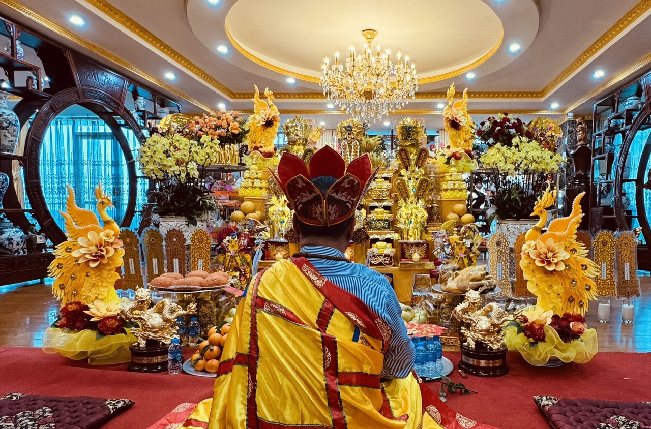 Thầy Kiệm hướng dẫn Xông nhà đất, công ty, cửa hàng tết, năm mới